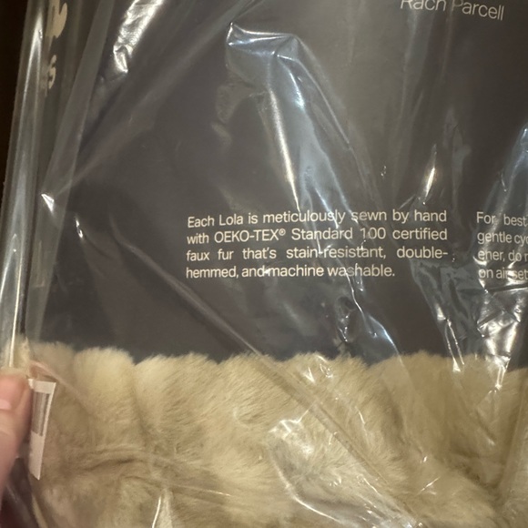 Lola Blankets/Plush Faux Fur Blanket/Throw/Size L/Tan/Cream/NEW! SEALED/NIB! - Picture 6 of 16